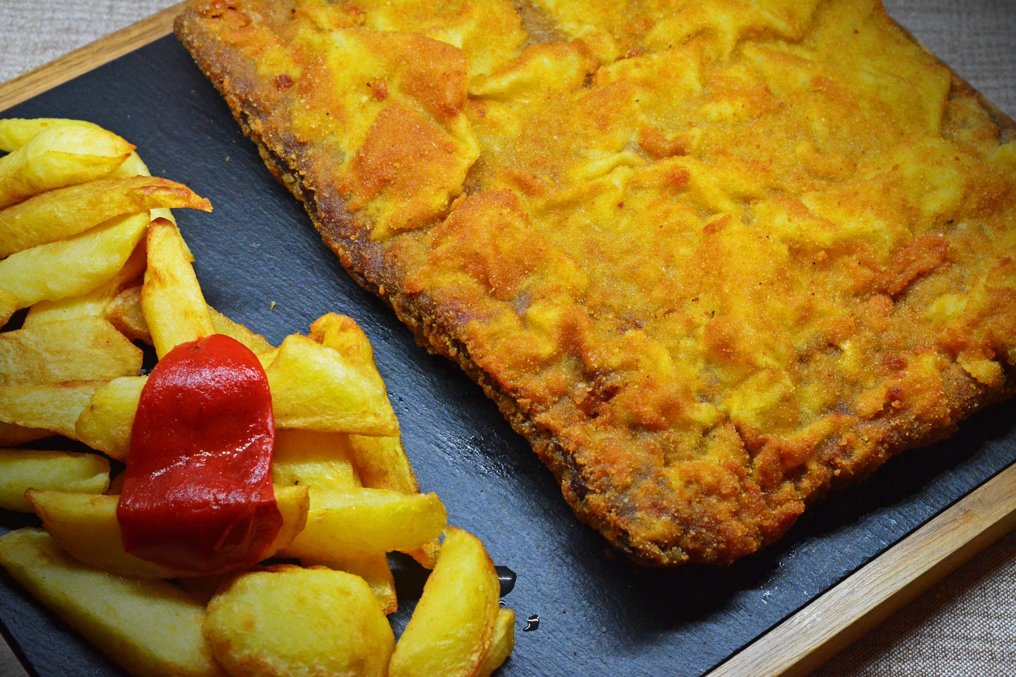 Cachopo XXL de ternera tradicional relleno de jamón de bodega y queso Edam