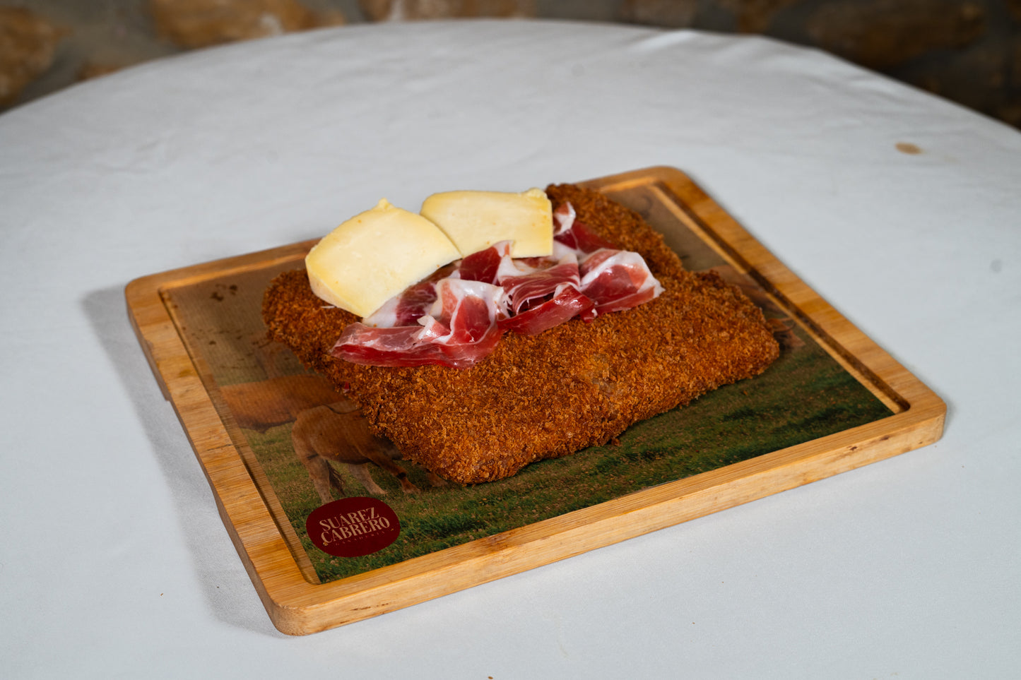 Cachopo de buey relleno de jamón ibérico y queso