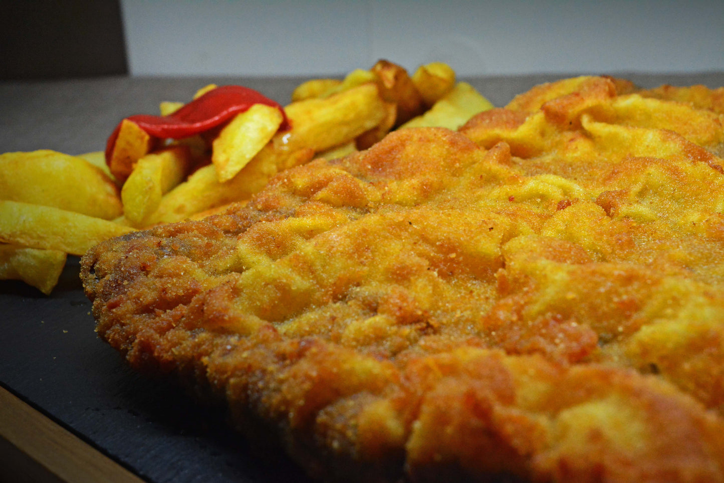 Cachopo XXL de ternera tradicional relleno de jamón de bodega y queso Edam